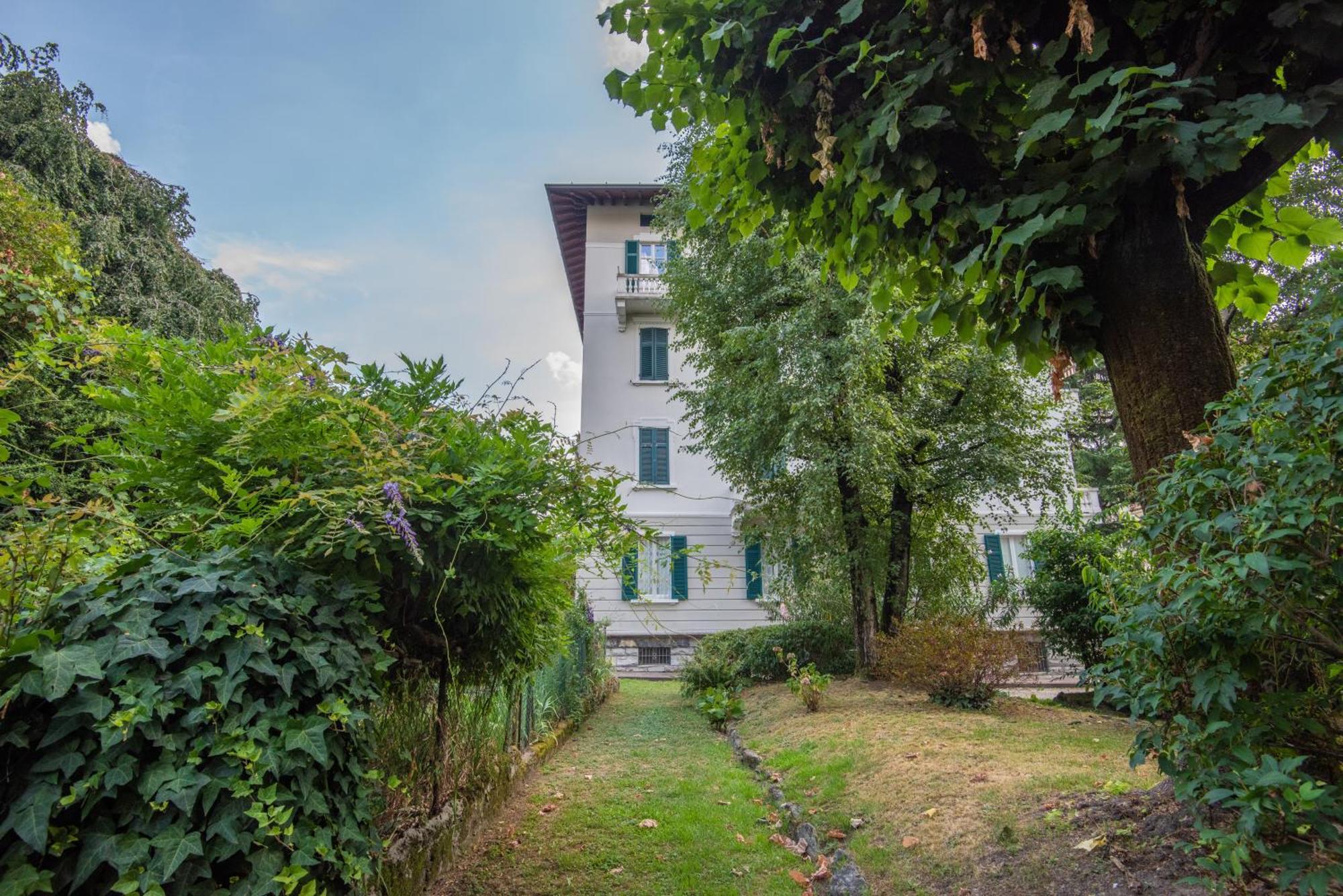 West Park Suite With Parking By Holiday Solutions Комо Екстер'єр фото